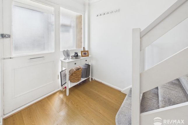 15, Arderne Close, Harwich photo 3