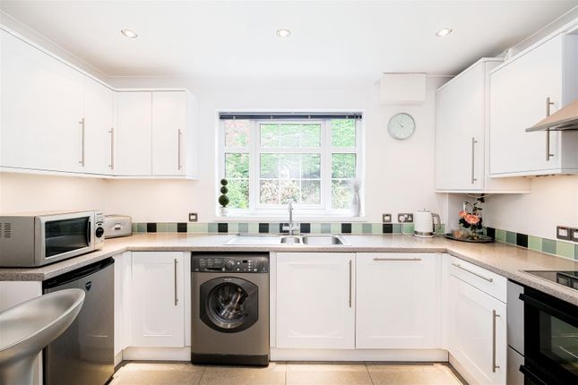 Knighton Green, 17, High Road, Buckhurst Hill photo 3