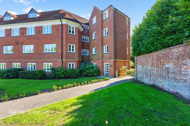 Flat 6, Elizabeth House, Elizabeth Drive, Banstead photo 3