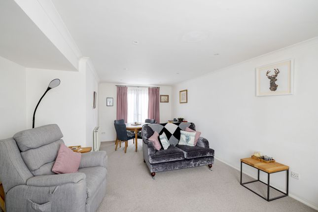 2 Julians Close, Sevenoaks photo 3