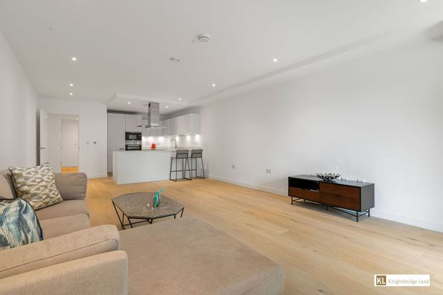 8 Emerson Court, London photo 2