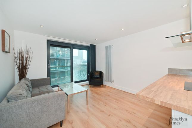 Flat to rent in 41 Millharbour, Canary Wharf