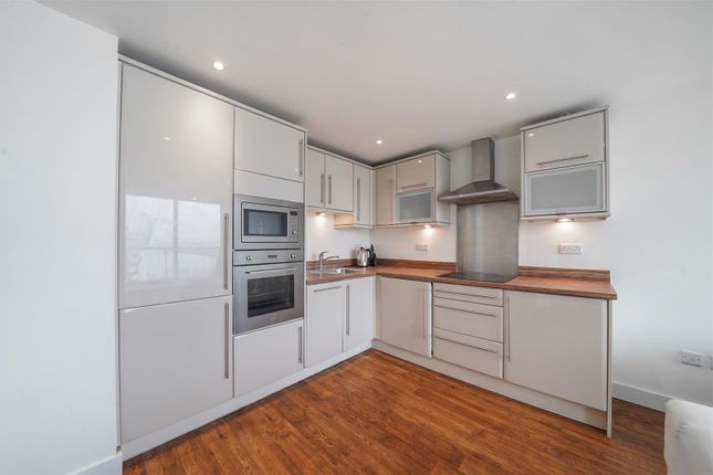 Flat 606, Fathom Court, Gallions Reach photo 3