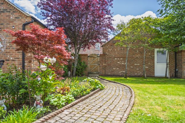 29, BARCOTE CLOSE, SWINDON photo 3