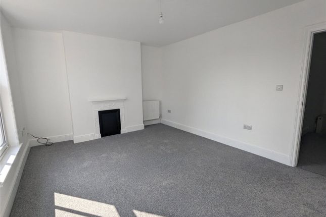 Flat to rent in Duke Street, Sleaford, Lincolnshire