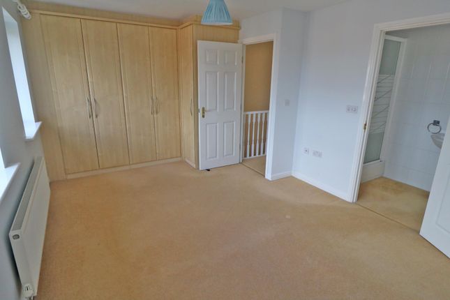 Town house to rent in Forge Drive, Doncaster