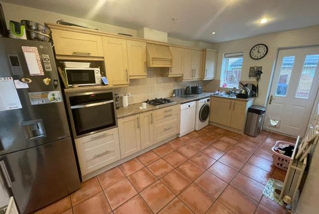 74, Queen Elizabeth Drive, Swindon photo 2