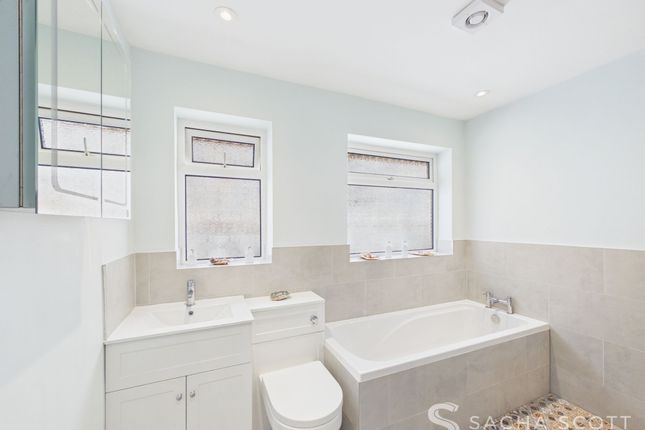 41 Woodmansterne Street, Banstead photo 3