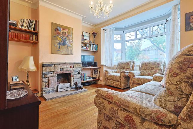 40, Buckingham Close, Enfield photo 4