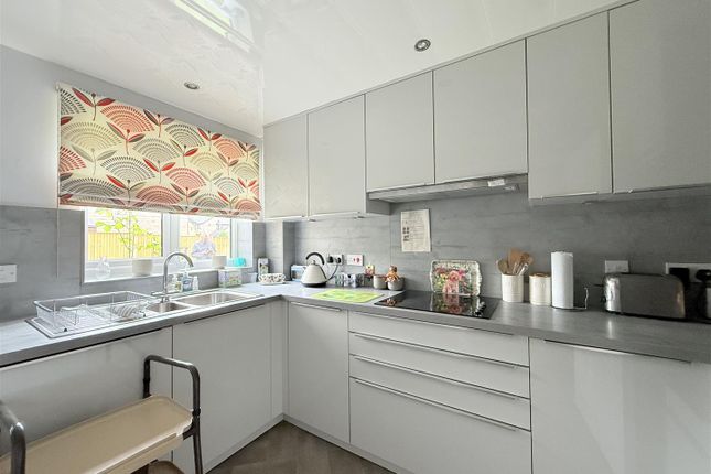 Flat 9, Arrowscroft Court, Highfield Gardens, Hyde photo 4