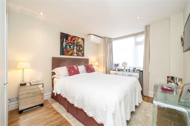 Mews house for sale in Hippodrome Mews, London