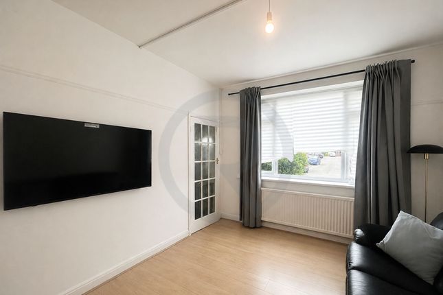 12 Averil Road, Leicester photo 2
