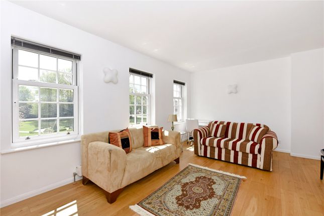 34, Queens Acre, Berkshire photo 4