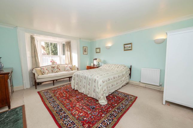 Flat 2 De L`Angle House, The Green, Canterbury photo 2
