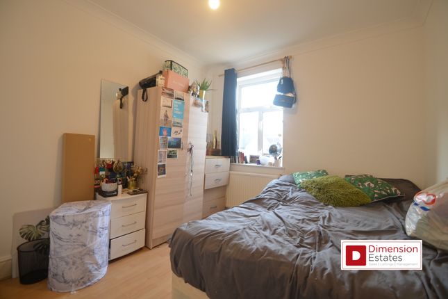 Room to rent in Chippendale Street, London