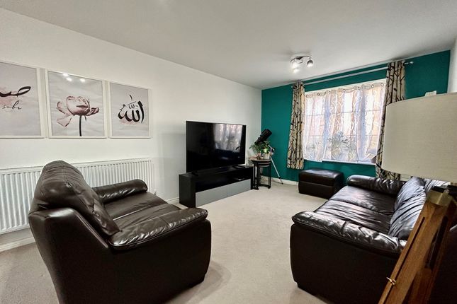 Flat for sale in Scots Pine Way, Didcot