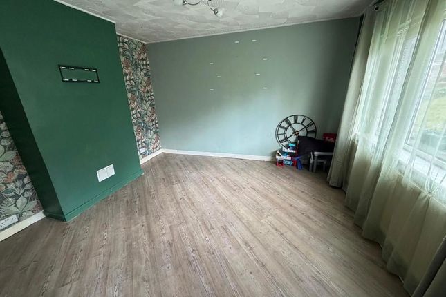 21, Pentwyn, Ebbw Vale photo 3