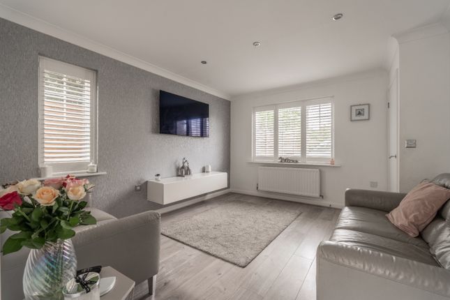 2 Carnet Close, Crayford, Kent photo 3