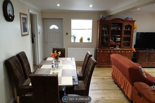Mayswood Gardens, Dagenham photo 5