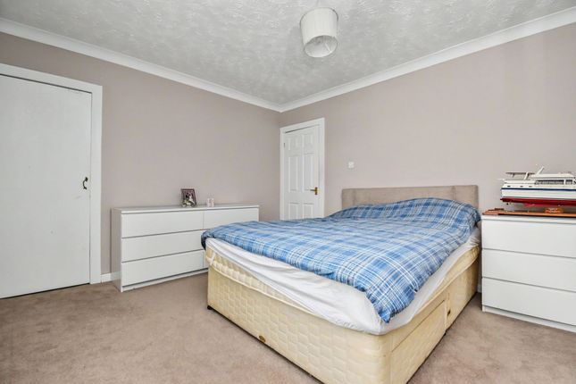 93 Westergreens Avenue, Glasgow photo 4