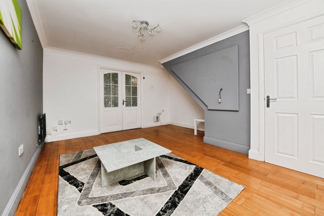 4, Pembroke Drive, South Ockendon photo 4