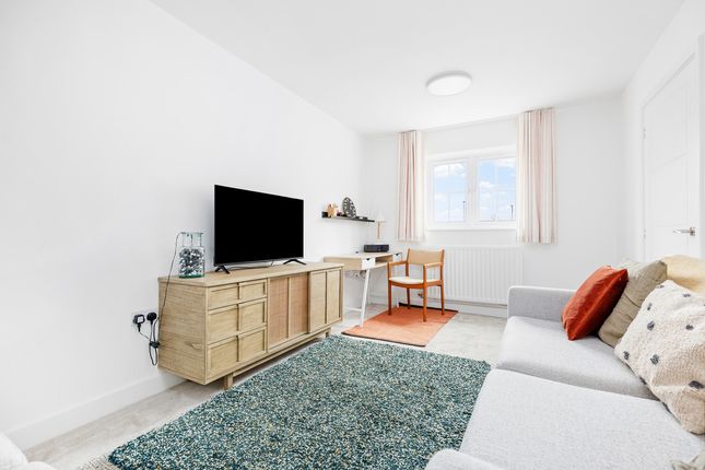 6, South Meadow, Chichester photo 3