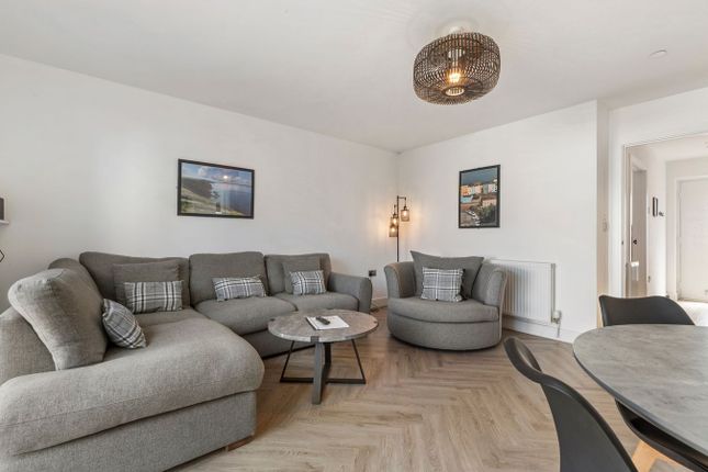 17, Hazelhurst Gardens, Simpson Cross photo 3