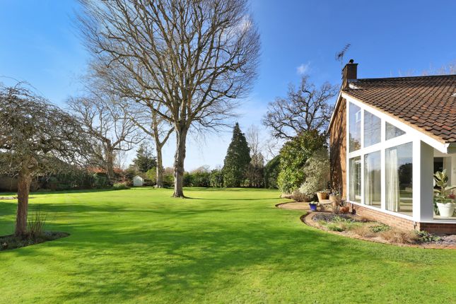 Zahra,, Lakeside Drive, Buckinghamshire photo 2
