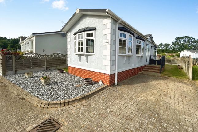 2-bed caravan on 151a, Hatfield Broadoaks Road, Bishop's Stortford, £150,000