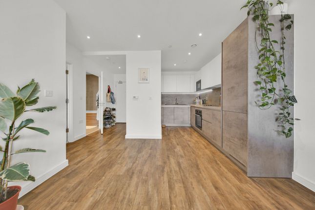 Flat 1203, Teal Point, Barking photo 3