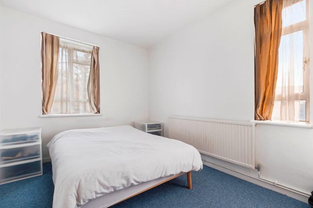 Flat for sale in Kingswood Estate, London