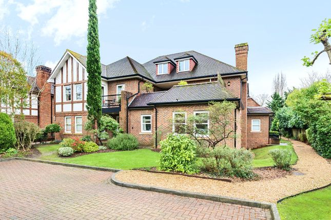 Flat 8,, Tudor Grange, Weybridge photo 2