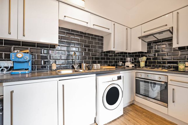 Thumbnail Flat for sale in Lavender Hill, Clapham Junction, London