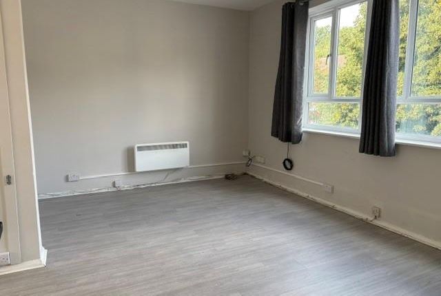 5A, New Parade Flats, Rickmansworth photo 3