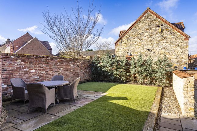 3, Clint Lane, Navenby, Lincoln photo 3