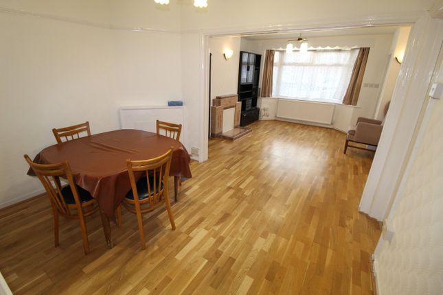 4, Broomgrove Gardens, Edgware photo 4