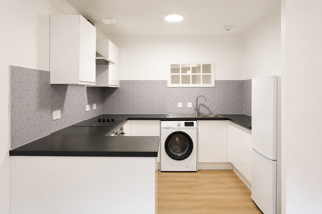 Flat 39, Barons Court, Luton photo 5