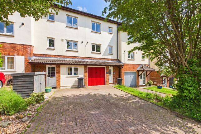 2-bed terraced on Queen Elizabeth Drive, Devon, £230,000