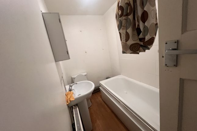 Flat to rent in Cheseman Street, London