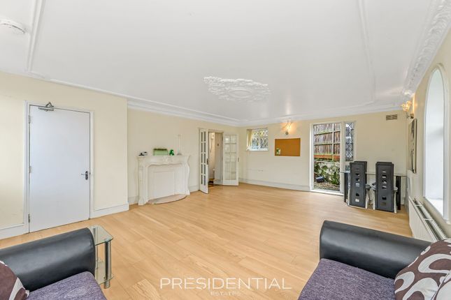2 Goldingham Avenue, Loughton photo 3