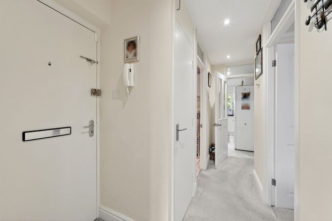 10, Caernarvon Court, 12, Surbiton Hill Park, Surbiton photo 3