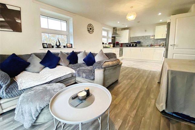 SNG RESALE SO -Flat 8, Fisher Court, 98, Oak Avenue, Berkshire photo 4