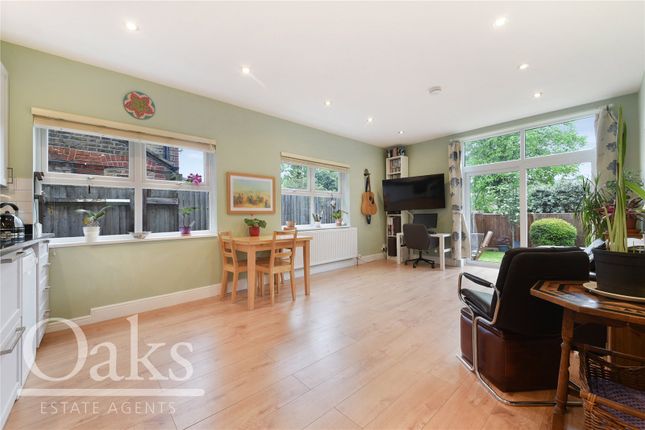 Thumbnail Flat for sale in Pinfold Road, London
