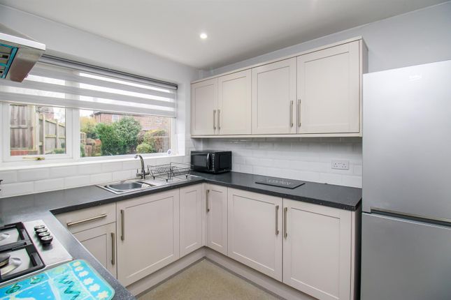9, Duncan Avenue, Wakefield photo 2