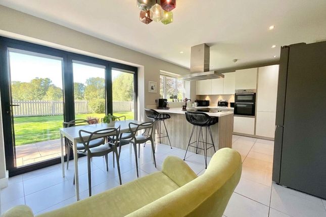 28 Meadowside, Stone photo 3