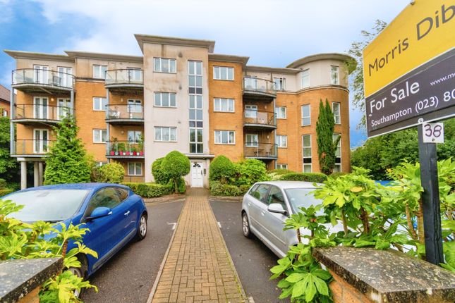 2-bed flat on Flat 38 Rosida Gardens, 23, Hill Lane, Hampshire, £210,000