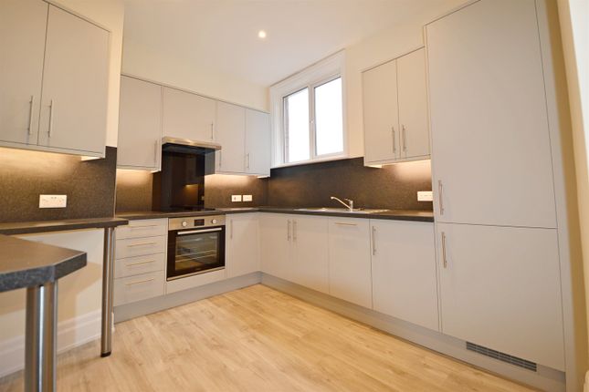 Flat 2/New Way House, St. Peters Road, Petersfield photo 4