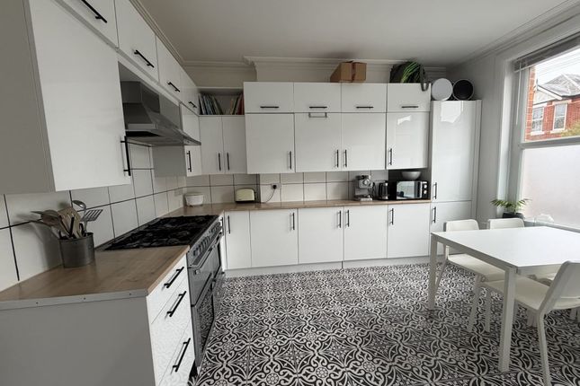 27 Belvedere Road, Bournemouth photo 3