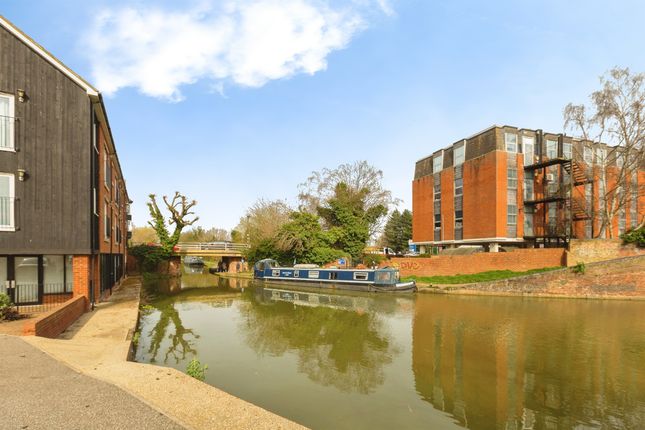 Flat 21, Bluebell Court, Leighton Road, Leighton Buzzard photo 2