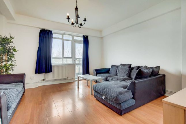 Flat to rent in Avenall Road, Highbury, London